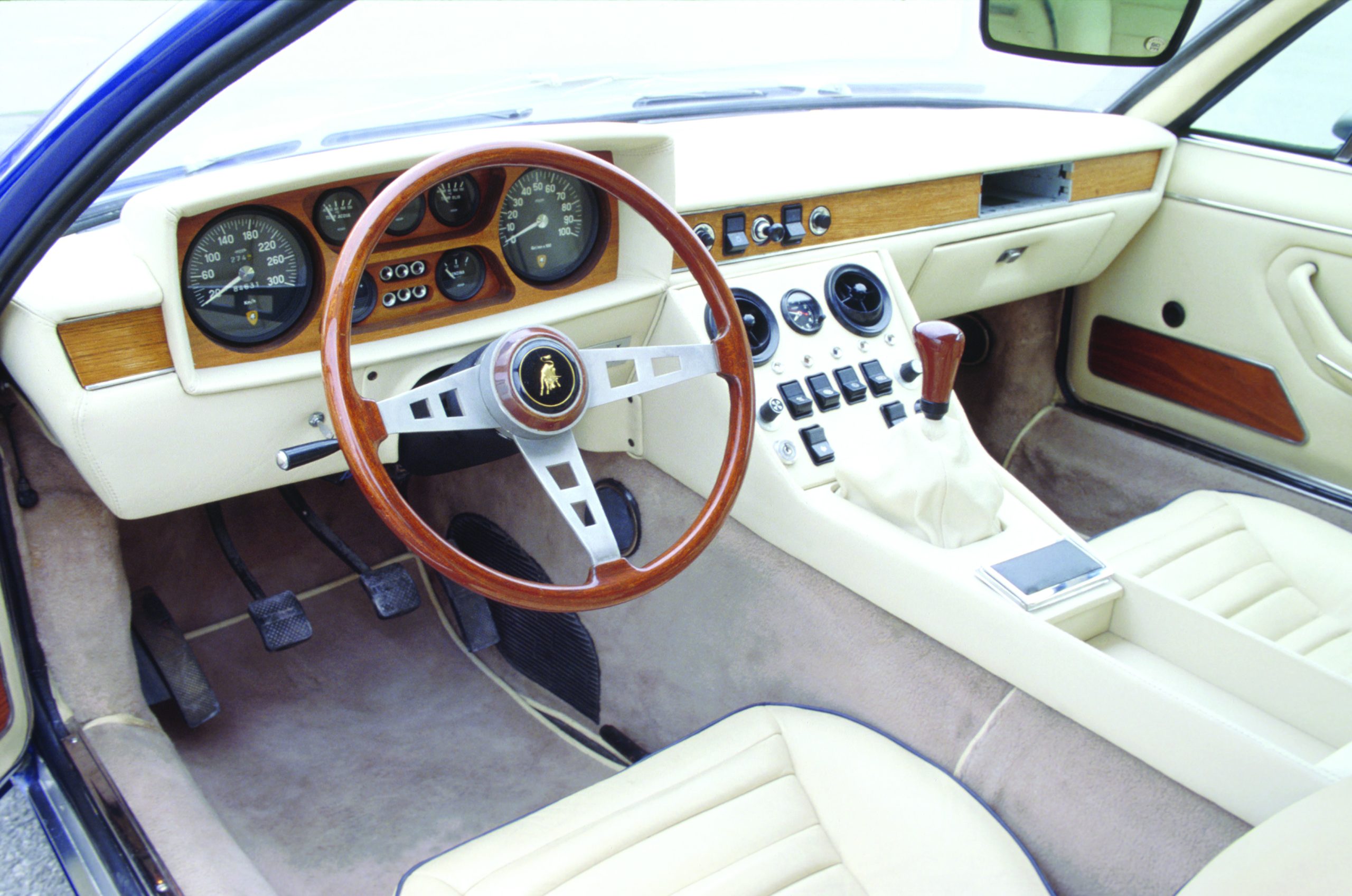 Lamborghini Espada interior LHD