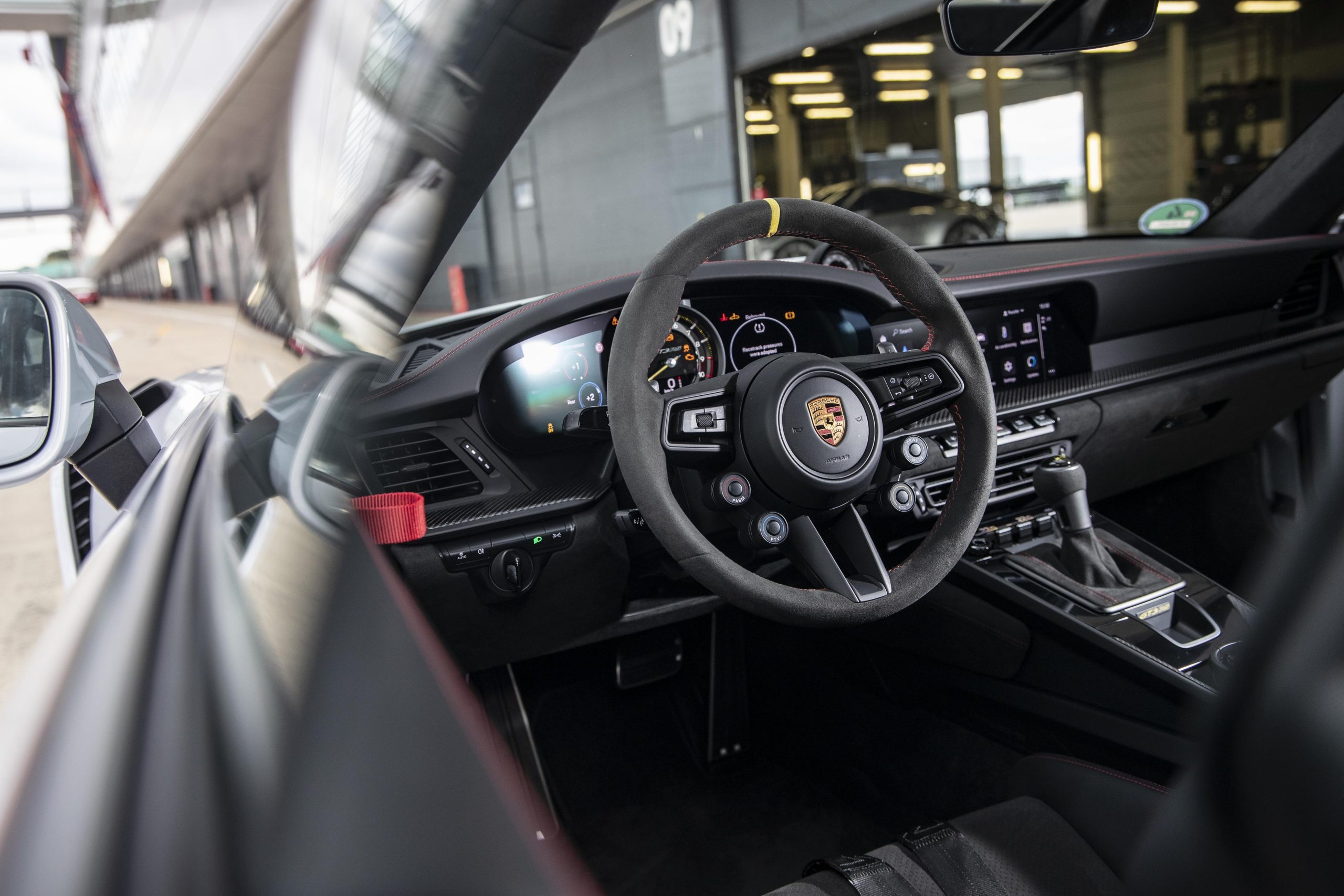 Porsche 911 GT3 RS_2023 interior