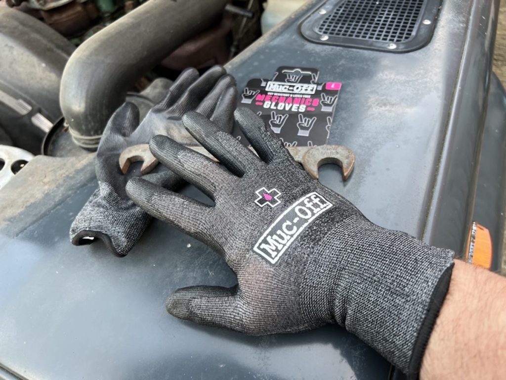 Muc-Off gloves