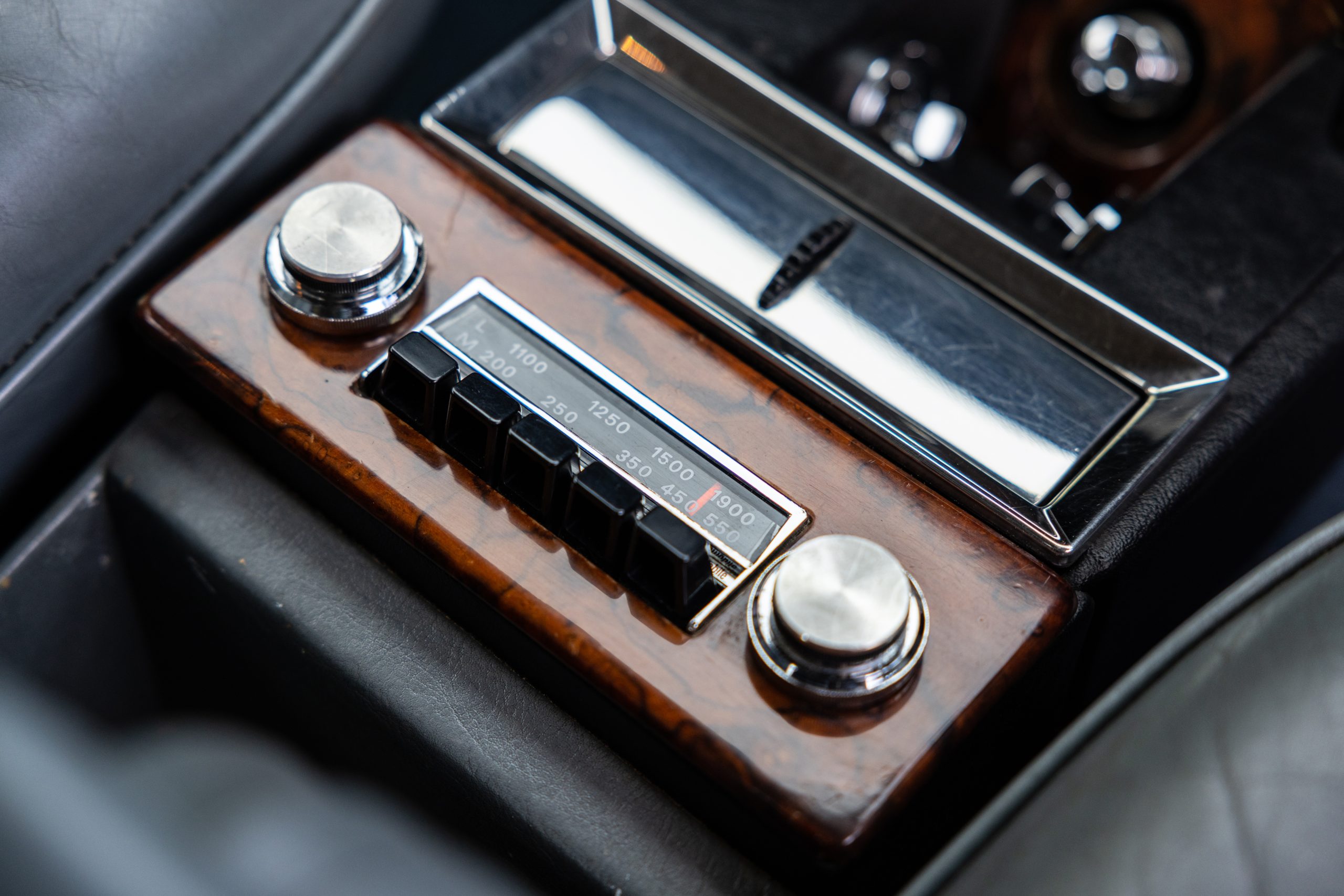 Radio in Rolls-Royce Silver Shadow