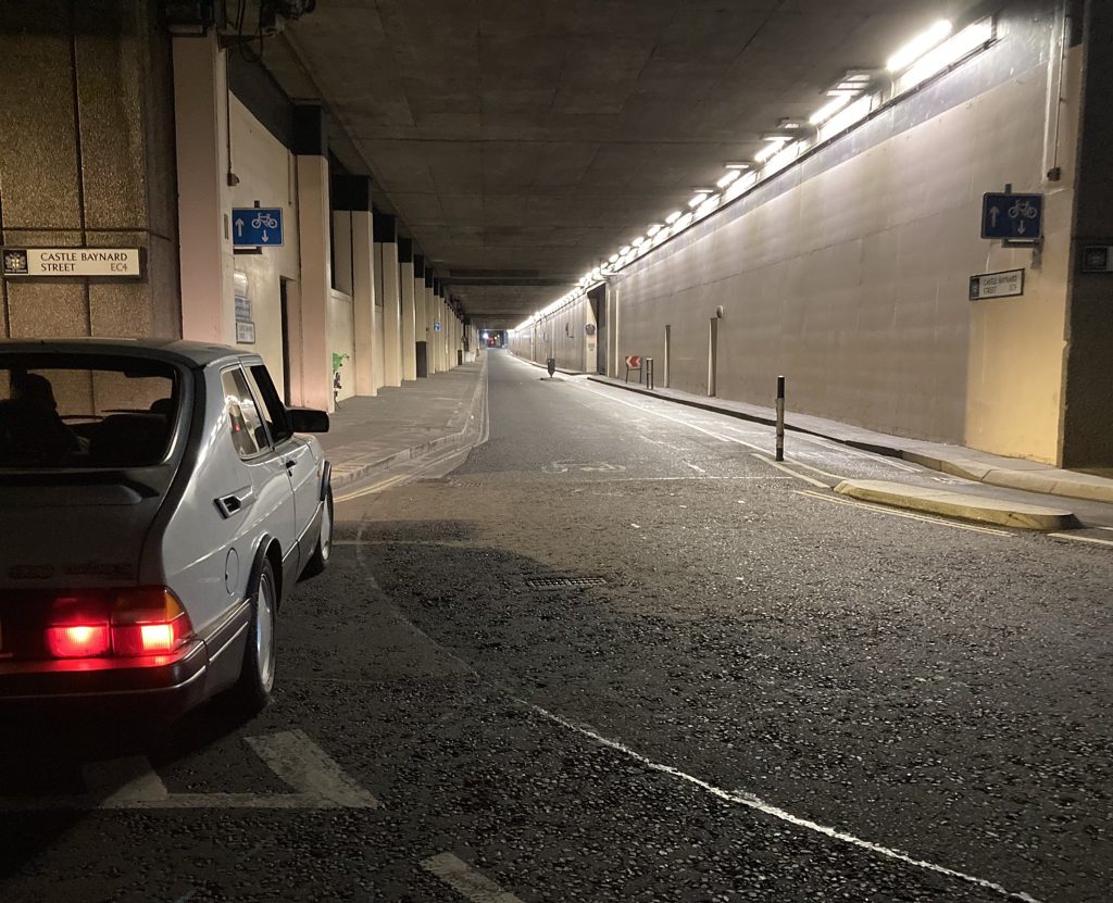 Saab 900 Turbo in London tunnel