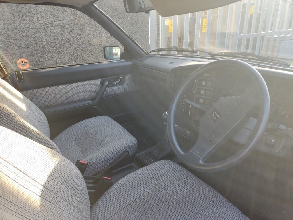 Peugeot 505 SRD interior