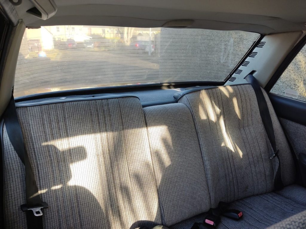 Peugeot 505 SRD rear seats