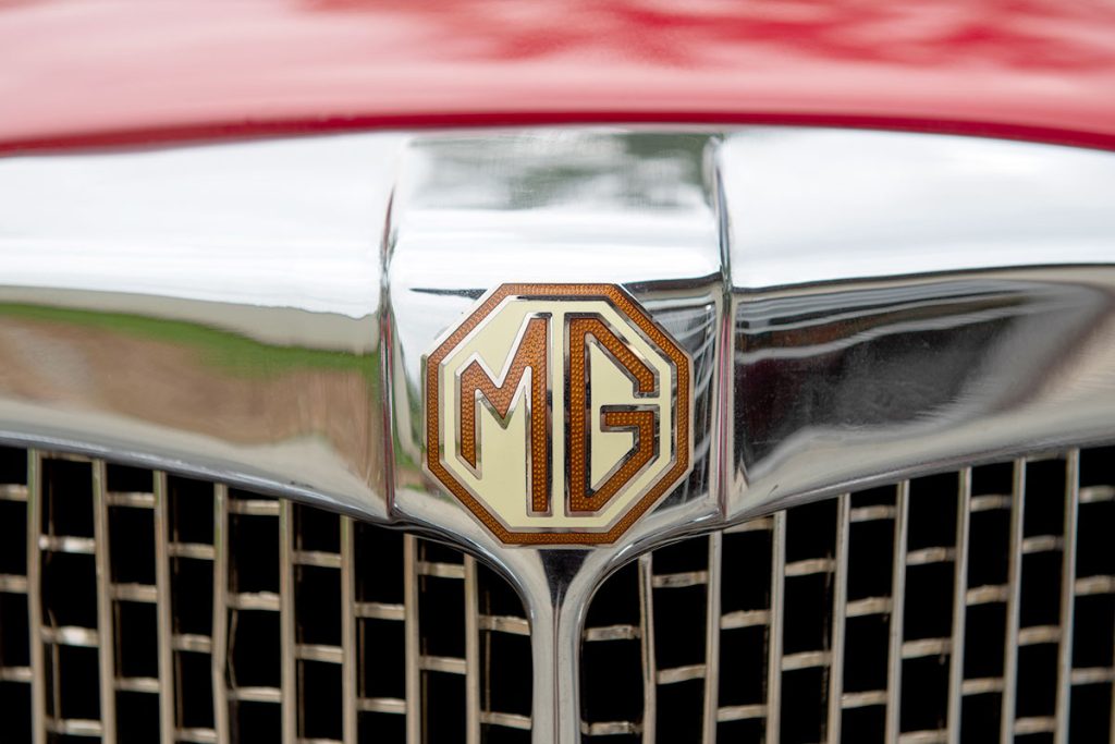 MG car badge