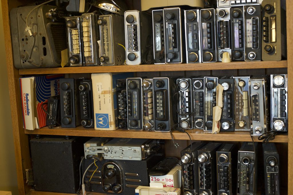 Classic car radio set repairs