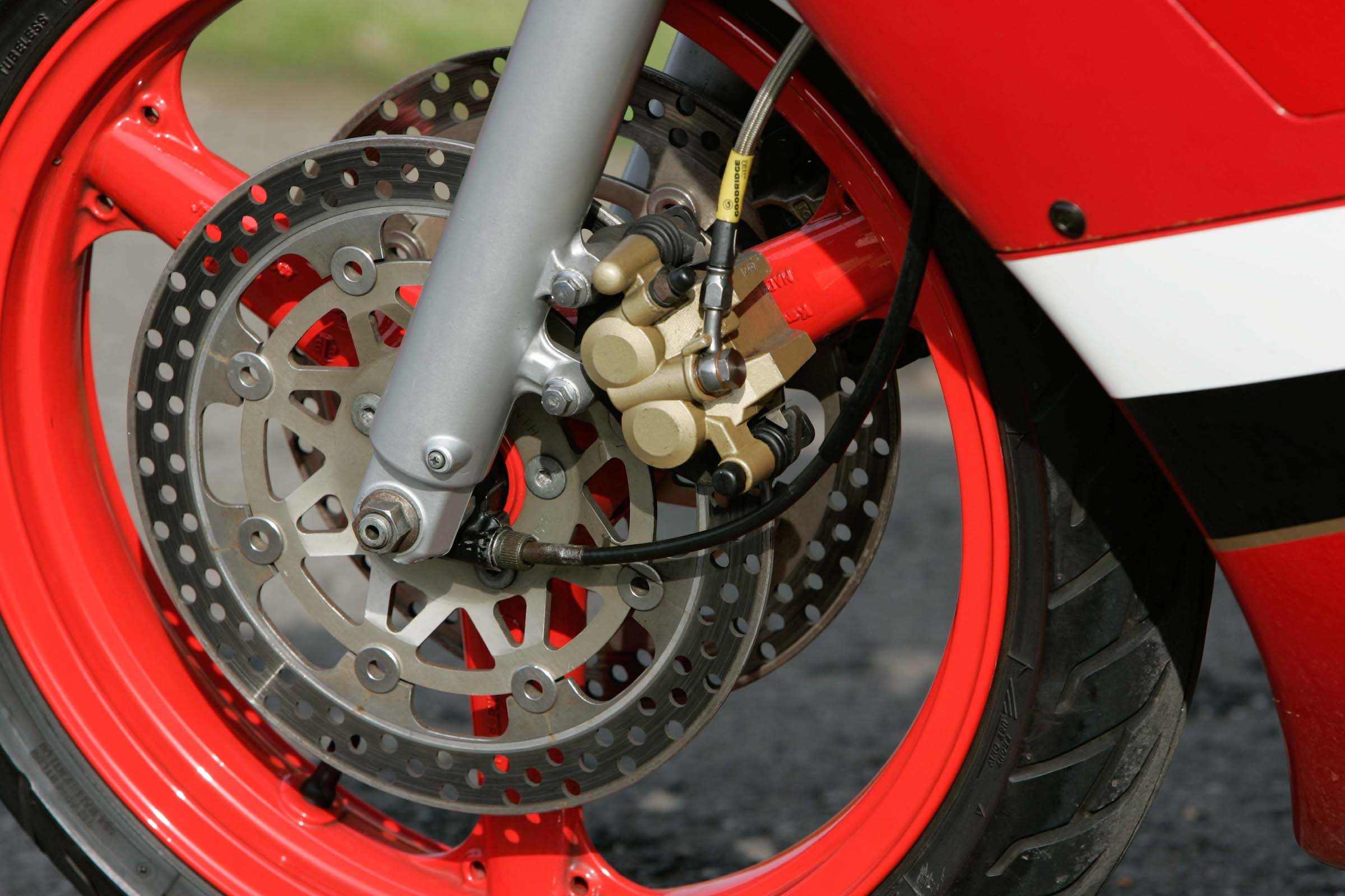 Kawasaki KR-1 brakes