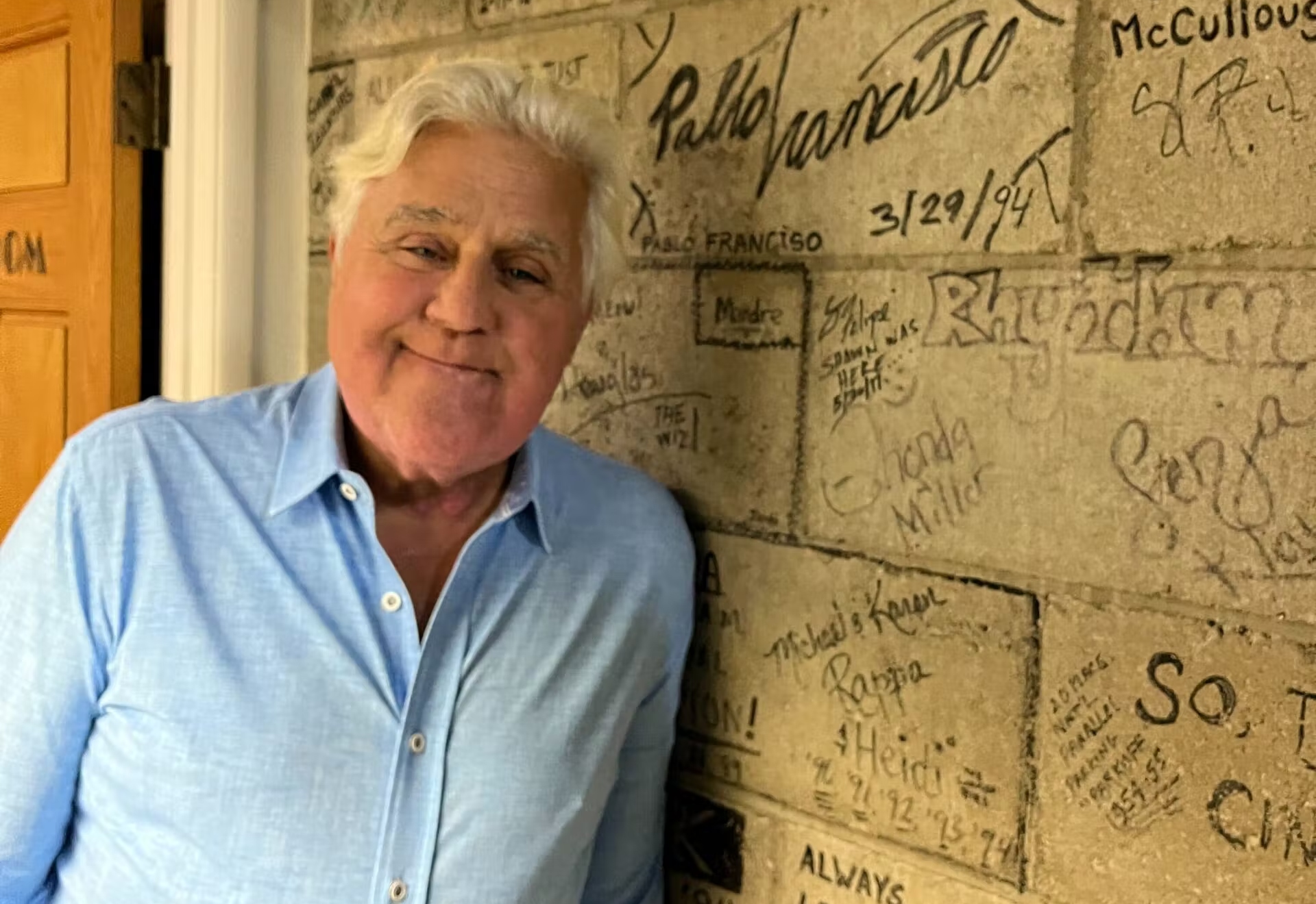 Jay Leno back on stage barely two weeks after being saved from fire