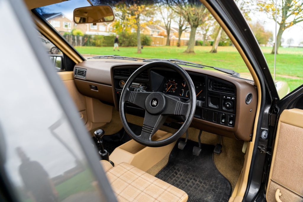 Vauxhall Cavalier SRi steering wheel