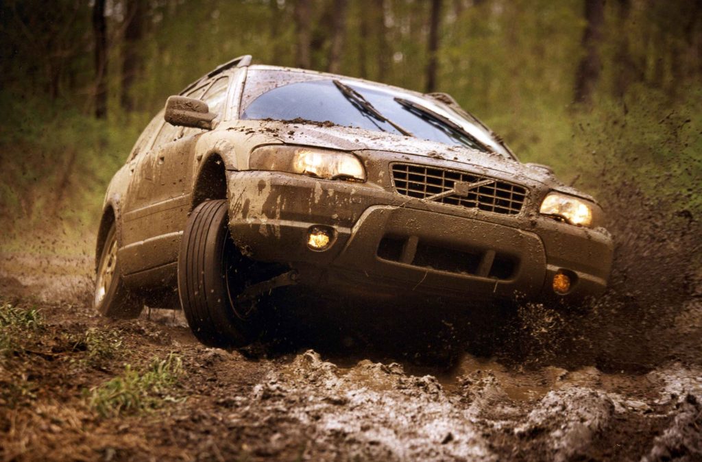 Volvo XC70 in mud