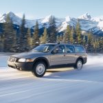Volvo XC70 in the snow