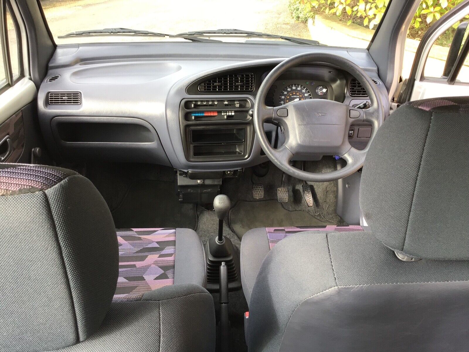 Daihatsu Move interior