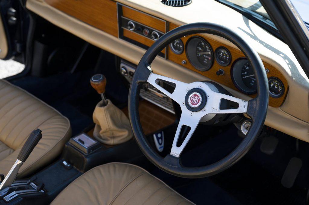 Fiat 124 Spider interior