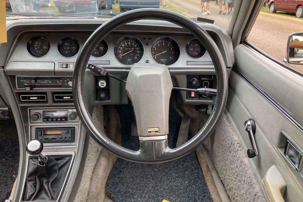 Mitsubishi Sapporo interior