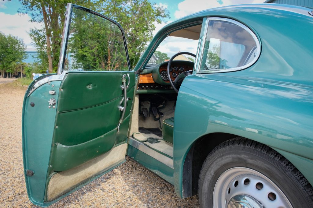 Bristol 404 Coupe interior