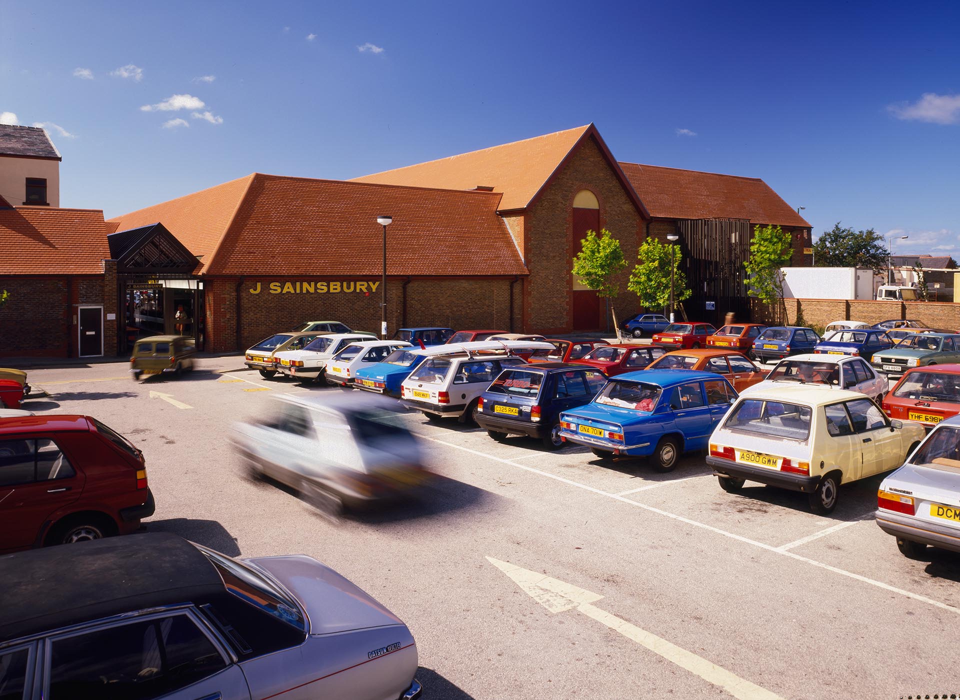 Supermarket car parks looked so much better in the 1980s