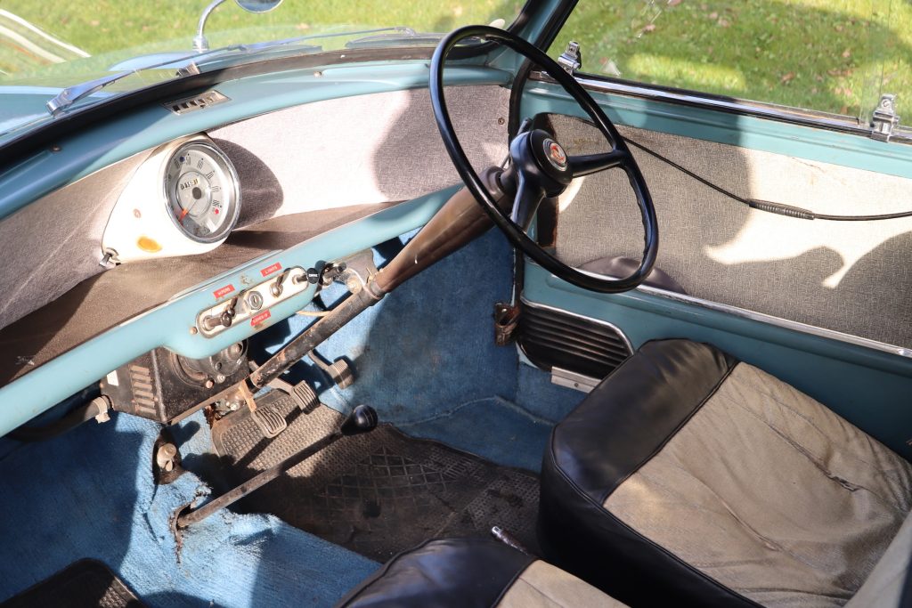 Morris Mini Deluxe interior