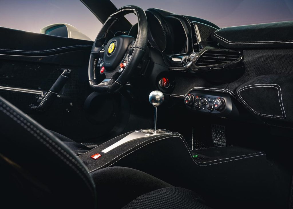 Modificata Ferrari 458 Speciale interior