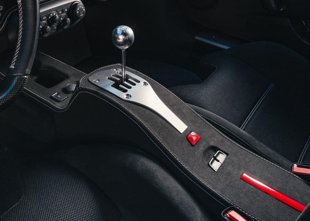 Modificata Ferrari 458 Speciale gear lever