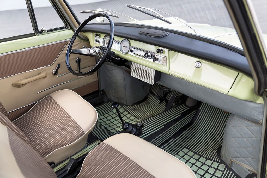 BMW 700 interior