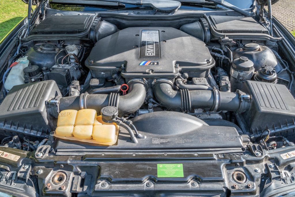 BMW M5 E39 V8 engine