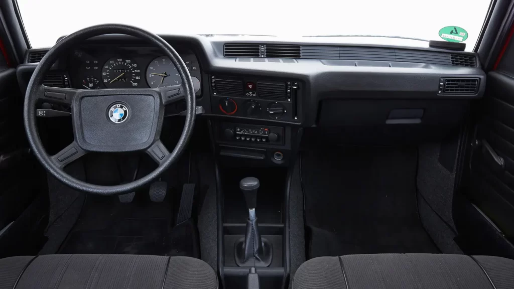 BMW 3-series E21 interior