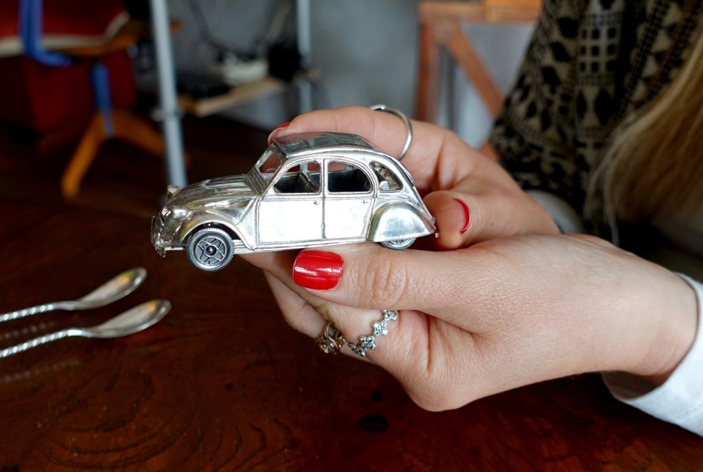 Wendy Roelof's Hard Craft jewelery Citroen 2CV