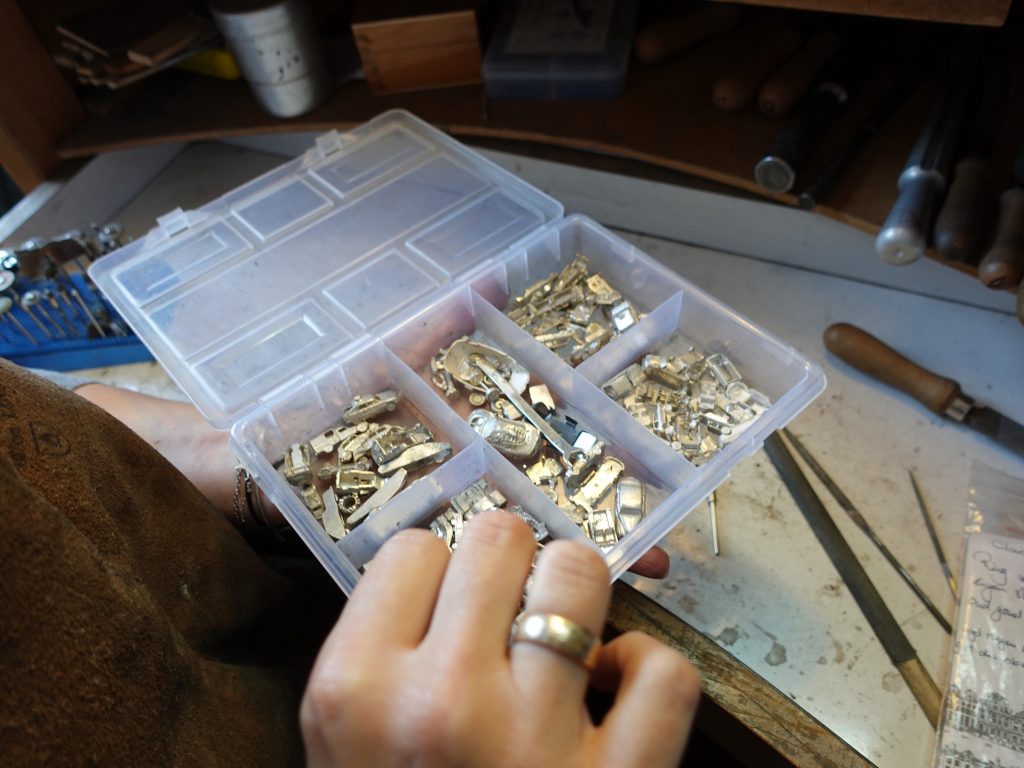 Wendy Roelofs Hard Craft jewellery scraps