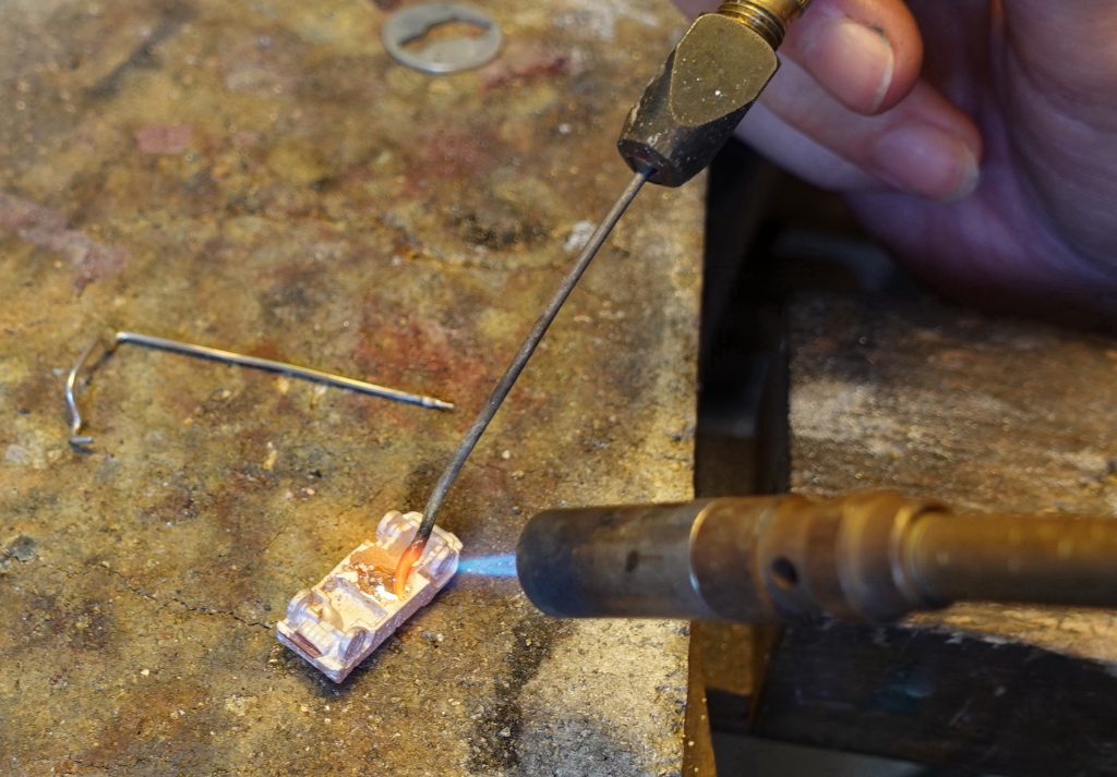 Wendy Roelofs Hard Craft jewellery annealing