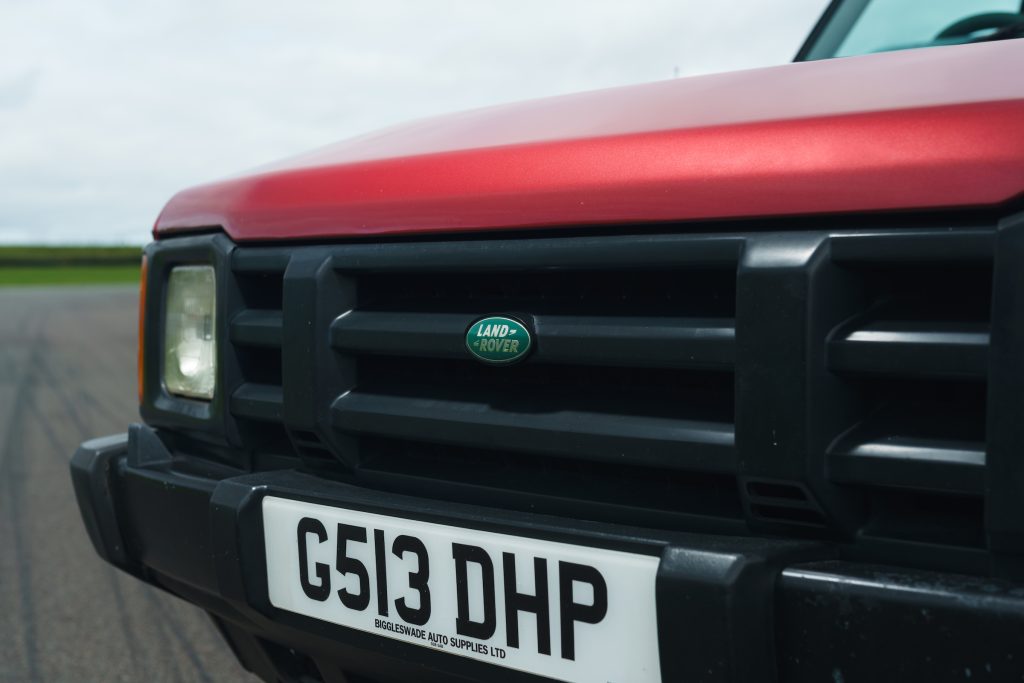 Land Rover Discovery grille badge