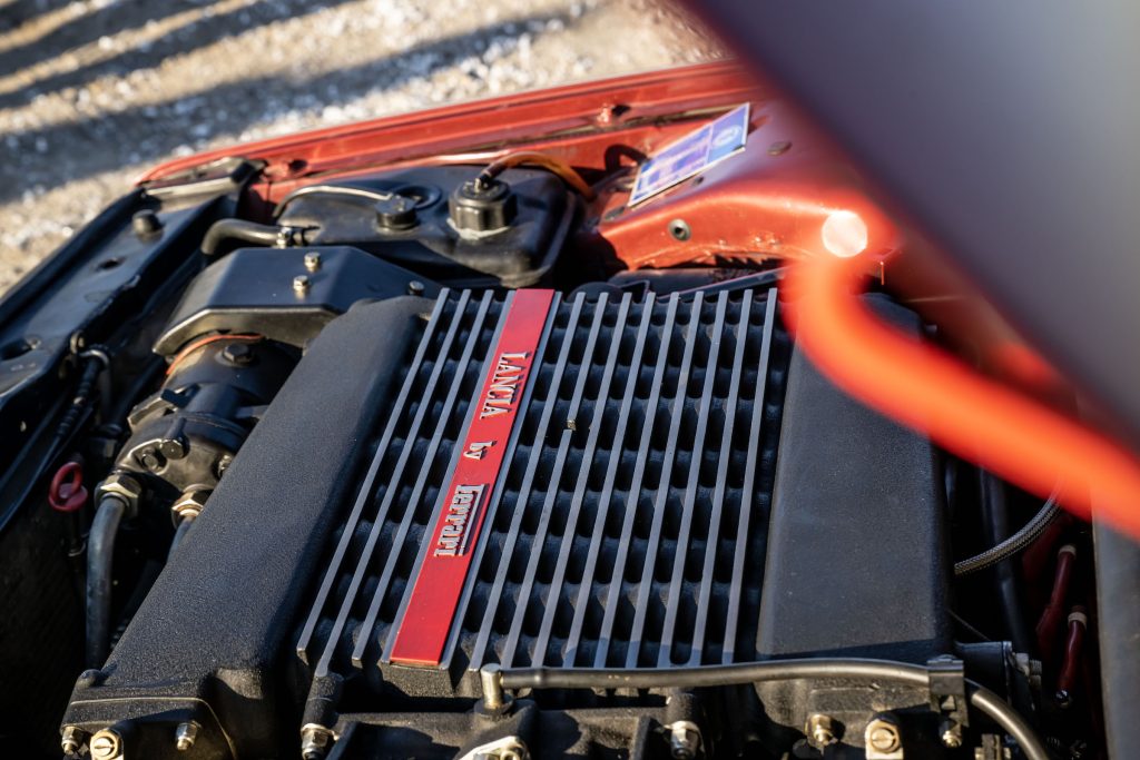 Lancia Thema 8.32 engine