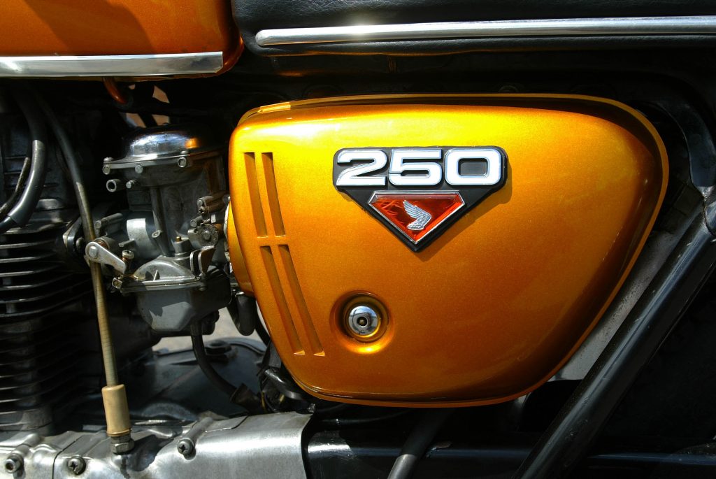 Honda CB250 K4 badge