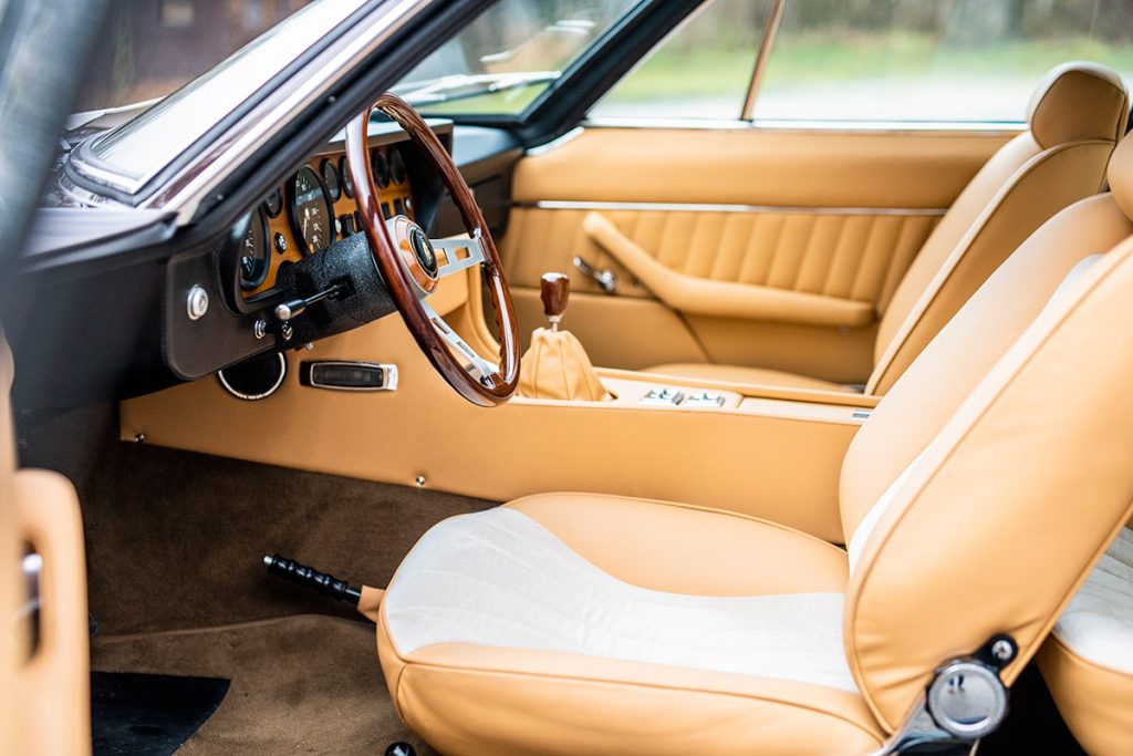 Lamborghini Islero interior