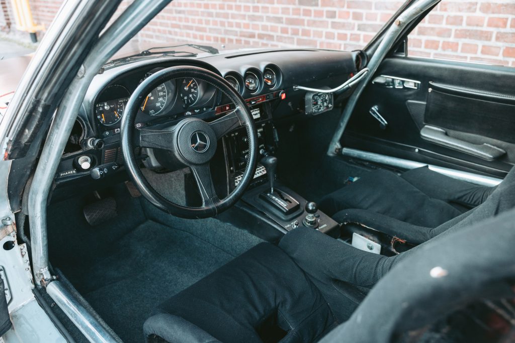 Mercedes 450 SLC rally car interior