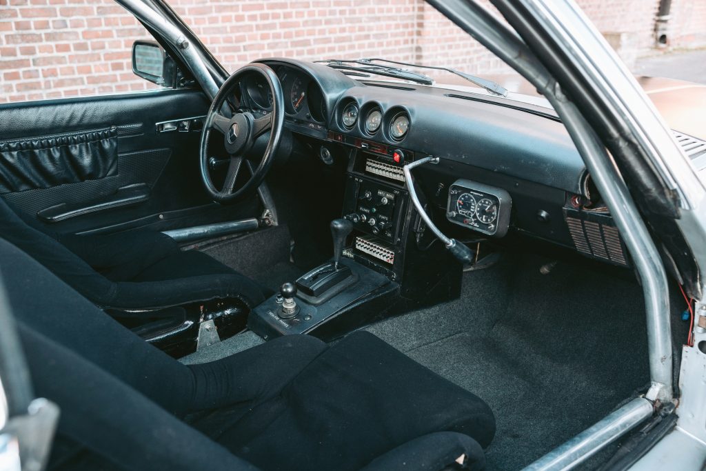 Mercedes 450 SLC rally interior