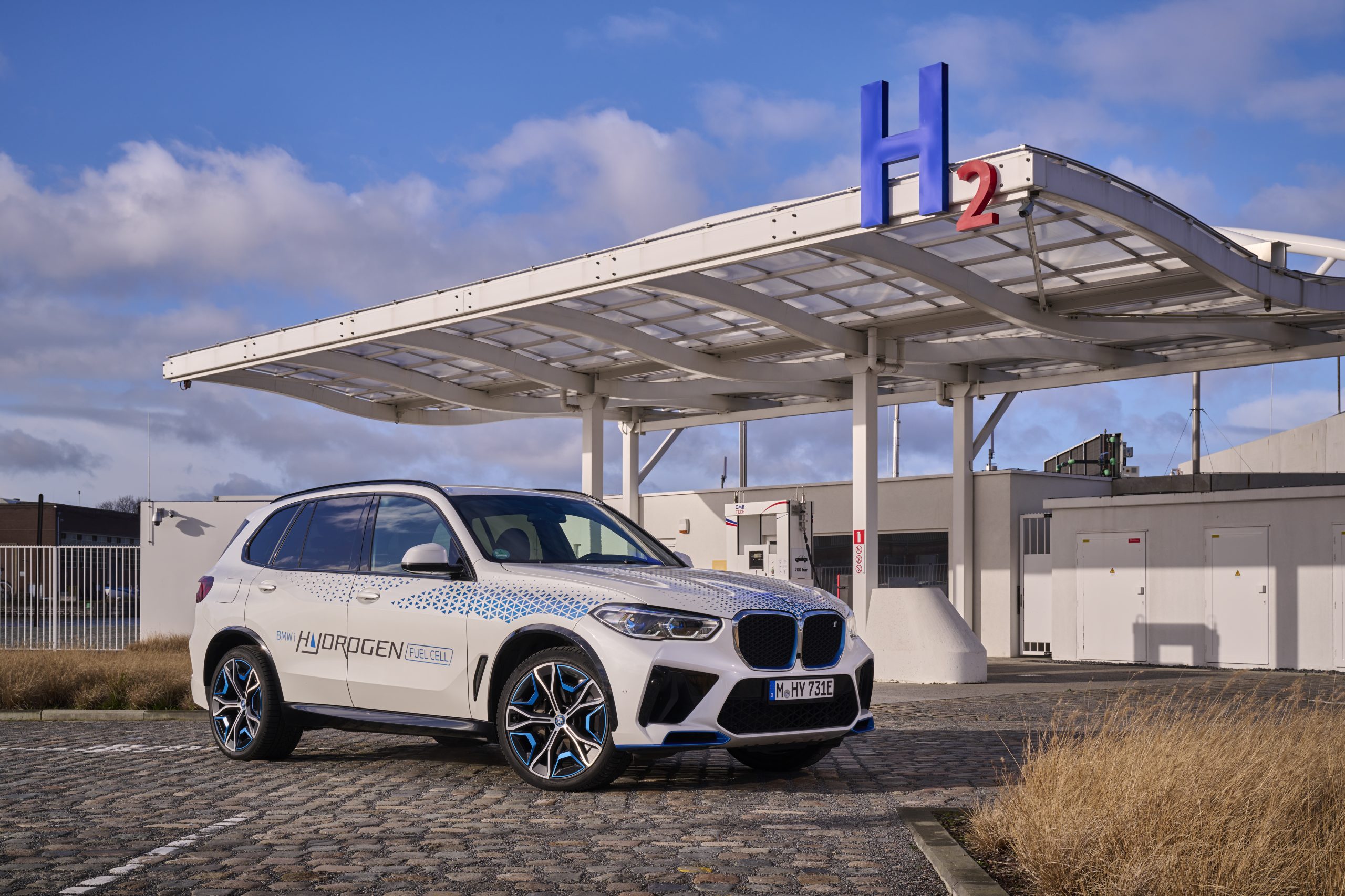 BMW “convinced that hydrogen is the future”