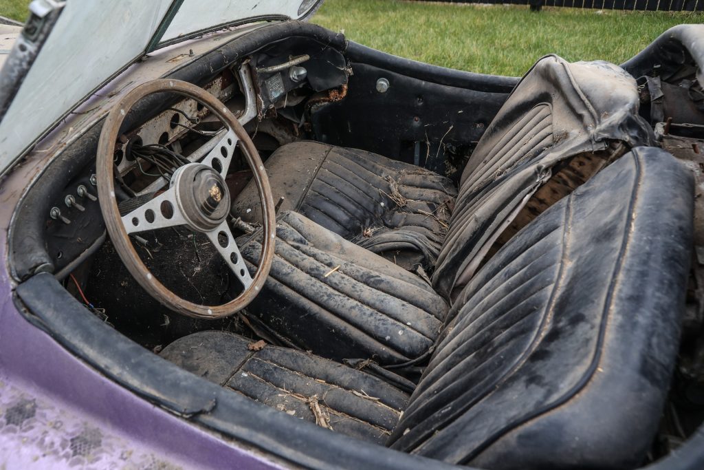 Jaguar XK140 interior