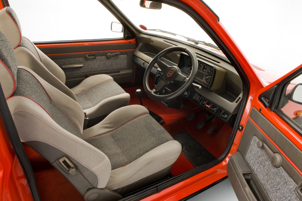 MG Metro Turbo interior