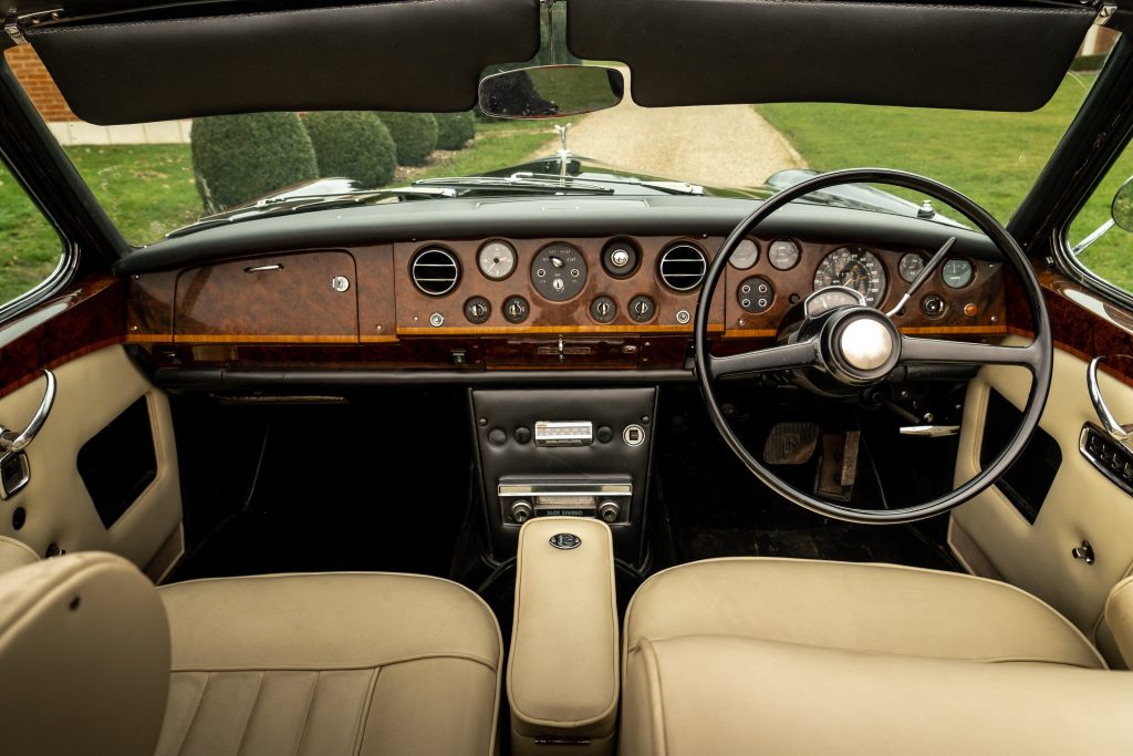 Rolls-Royce Silver Shadow Two-Door Drophead Coupe interior