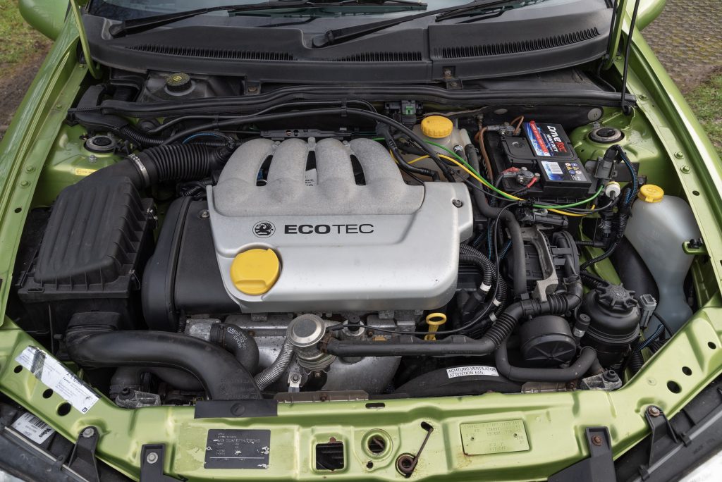 Vauxhall Tigra 1600 engine