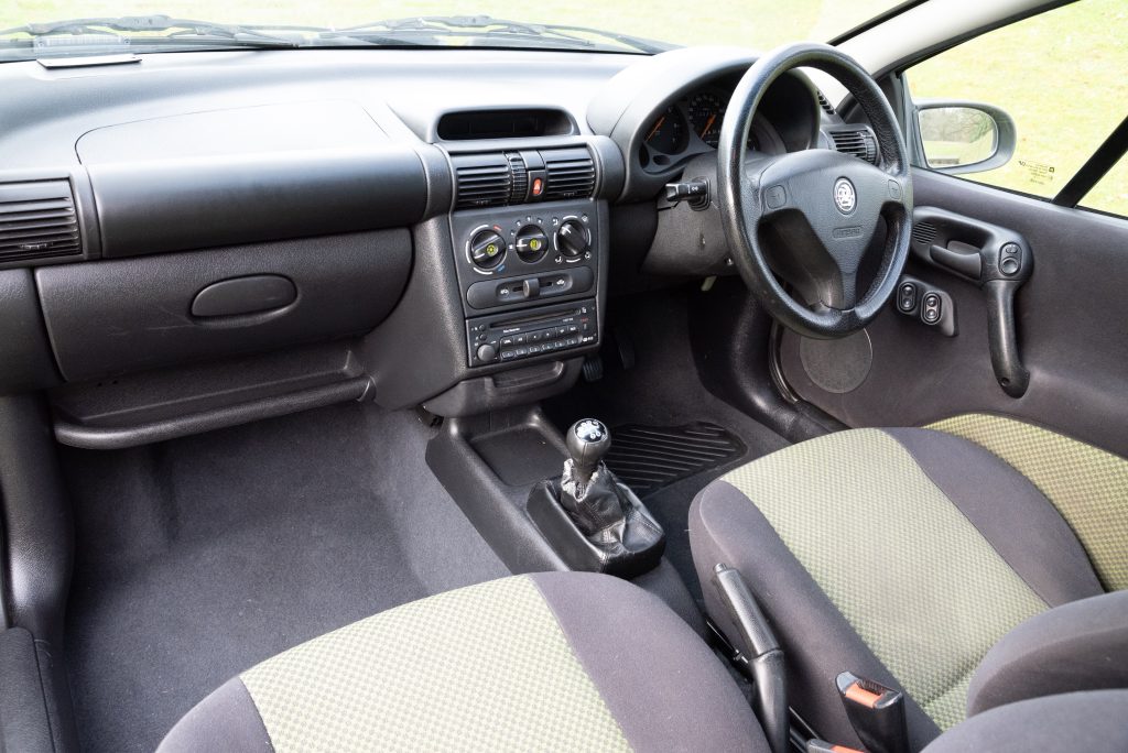 Vauxhall Tigra interior