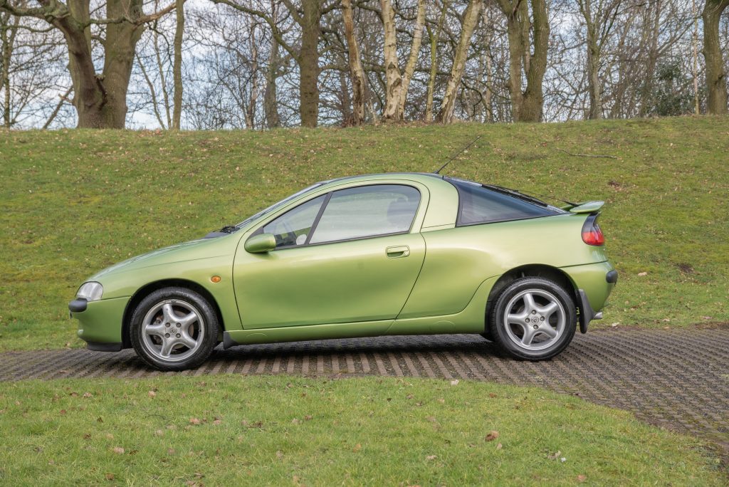 Vauxhall Tigra profile