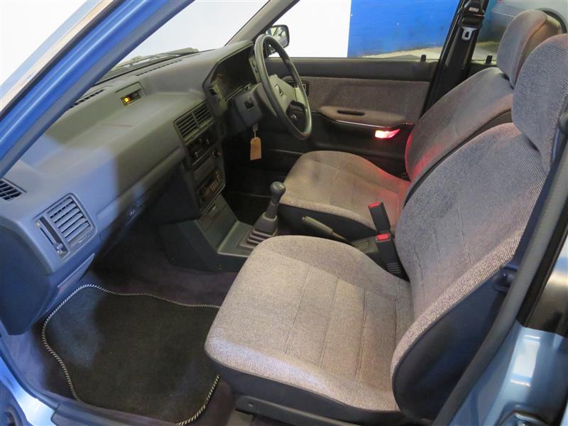 Mazda 323 estate interior