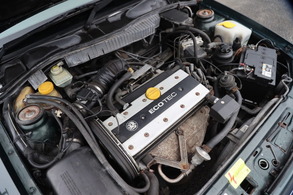 Vauxhall Cavalier engine