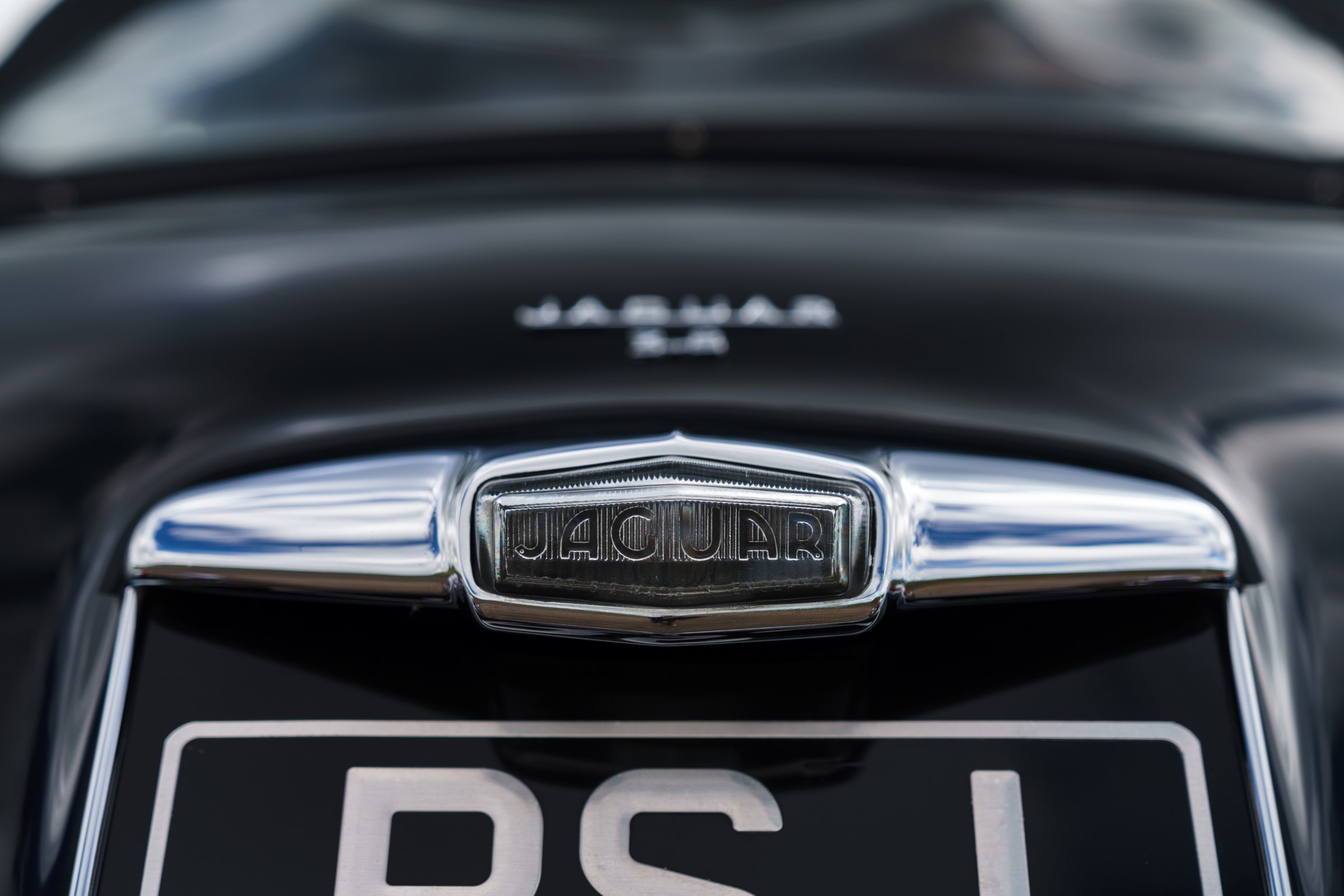 Vicarage Jaguar MkII drophead Noel Gallagher badge