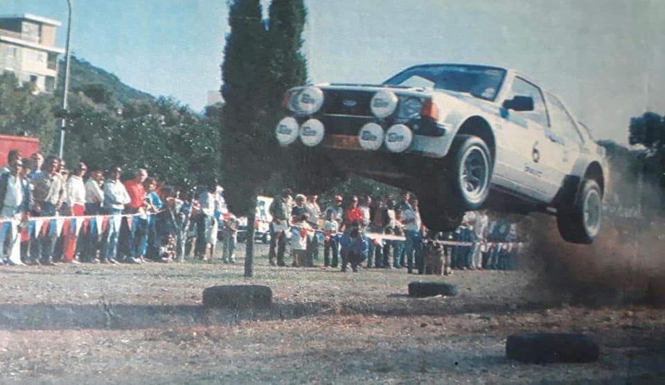 Ford Escort RS1700T jumping