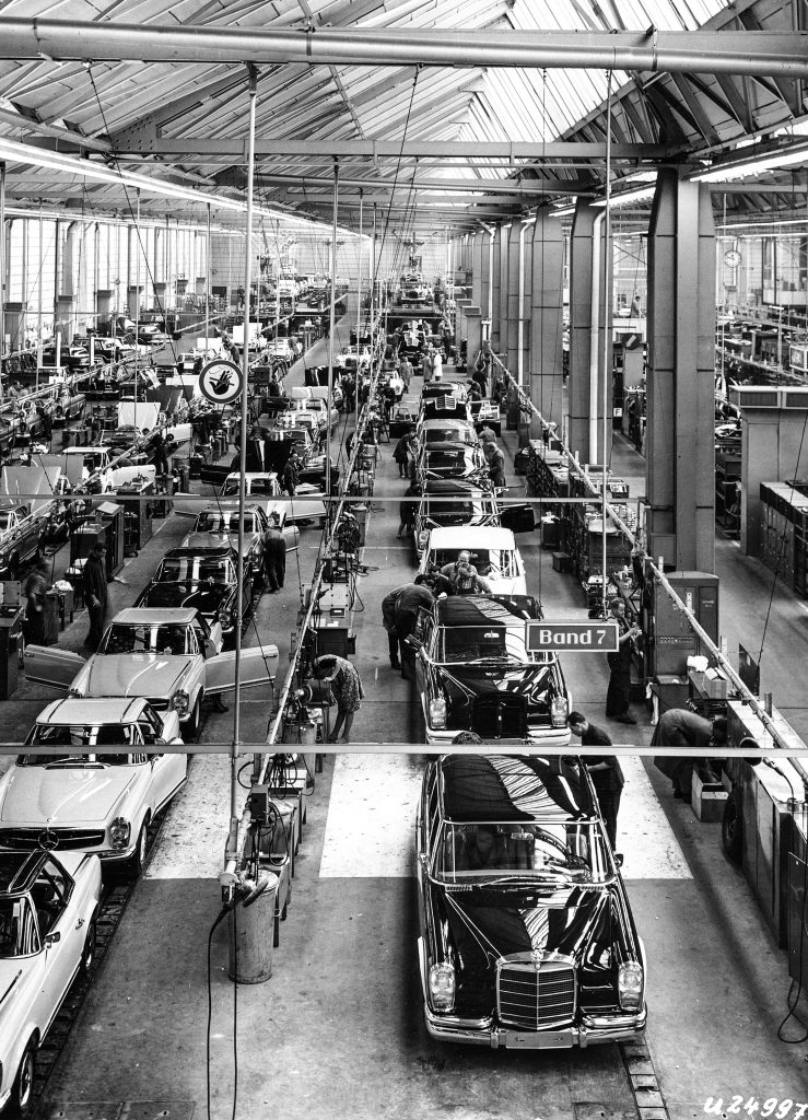 Mercedes SL W113 Pagoda production line