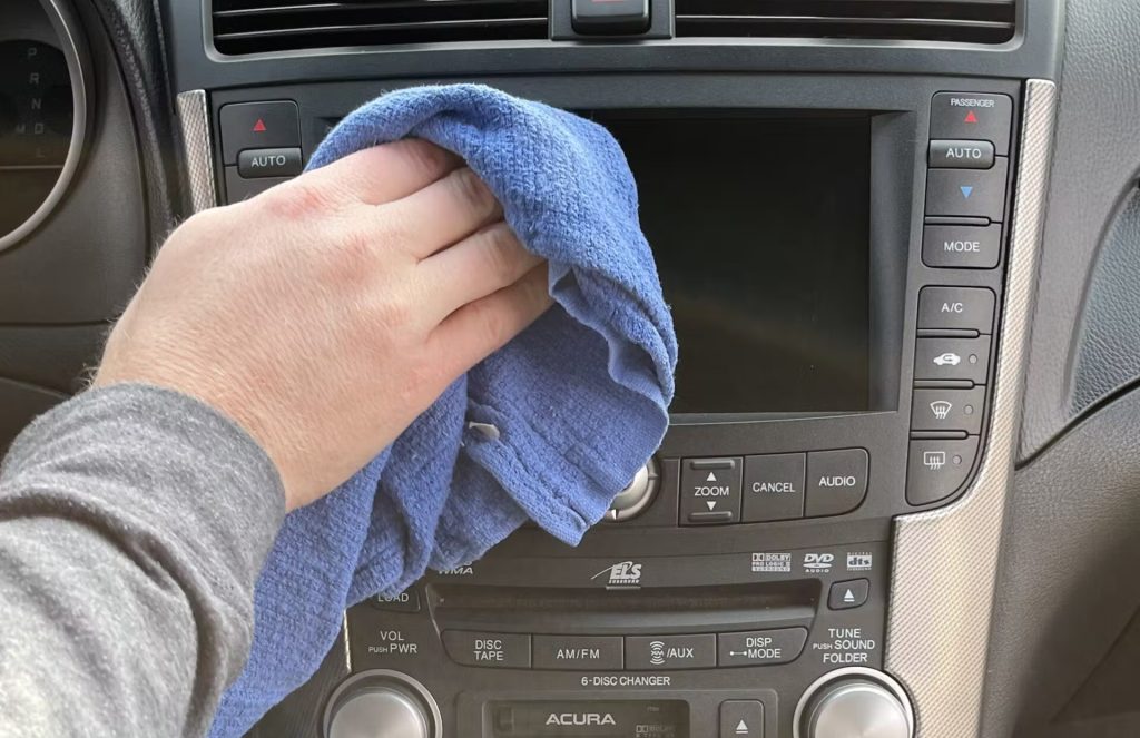 Cleaning an infotainment screen