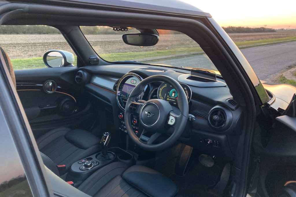 Mini Electric Resolute interior