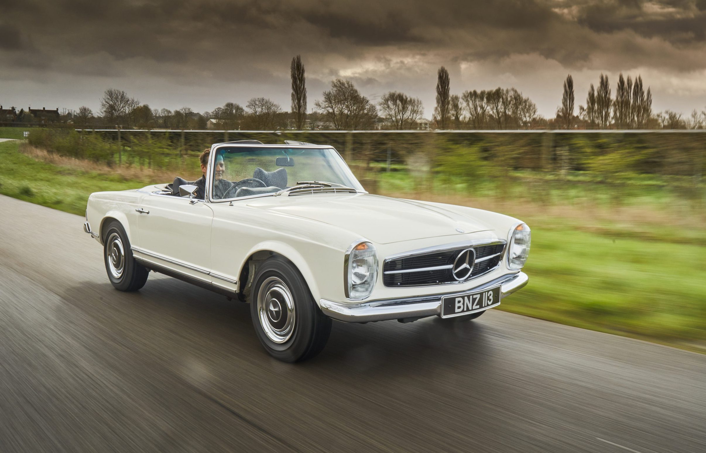 Sunshine smile: The Mercedes SL ‘Pagoda’ never fails to please