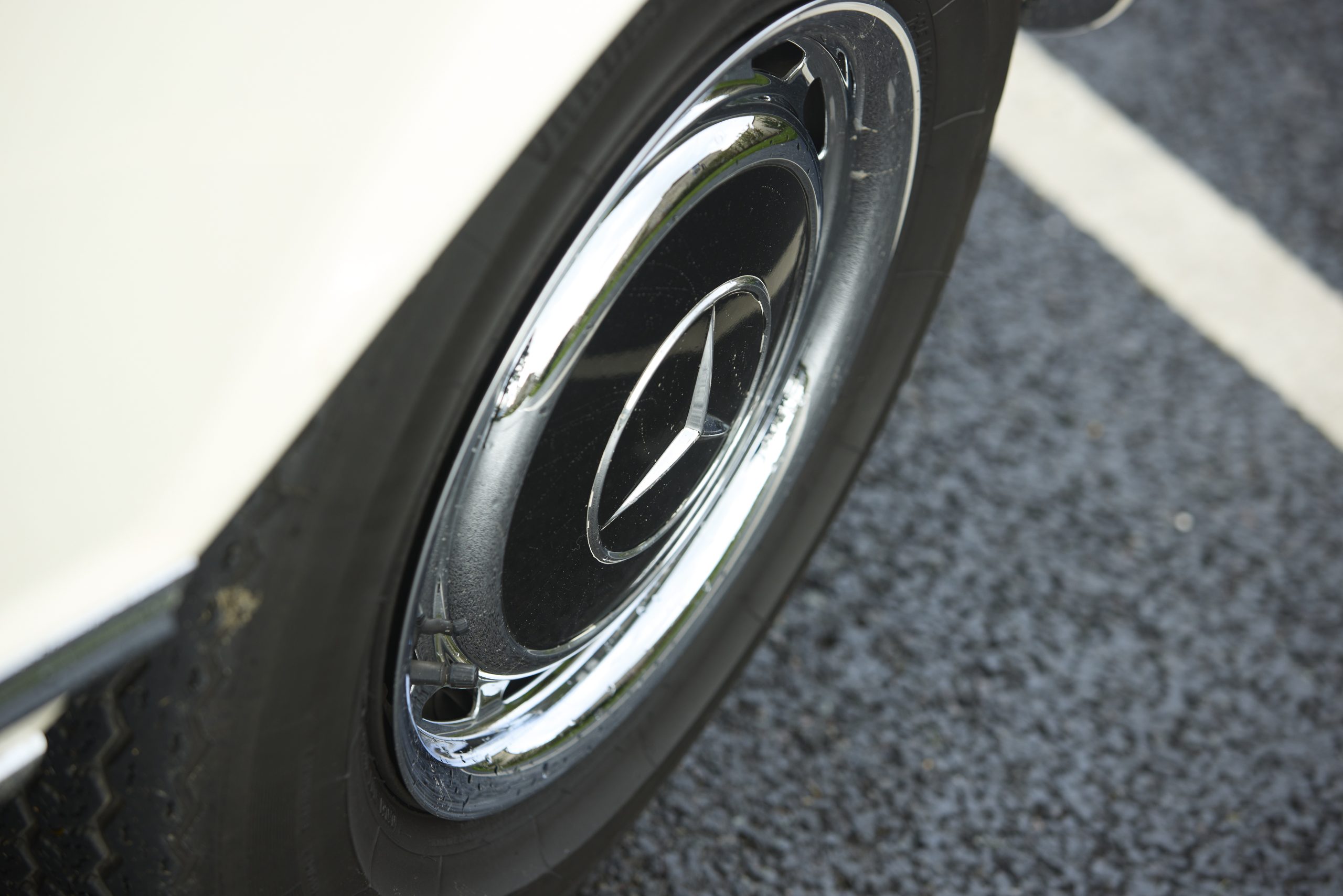 Mercedes SL Pagoda 280 wheel trim